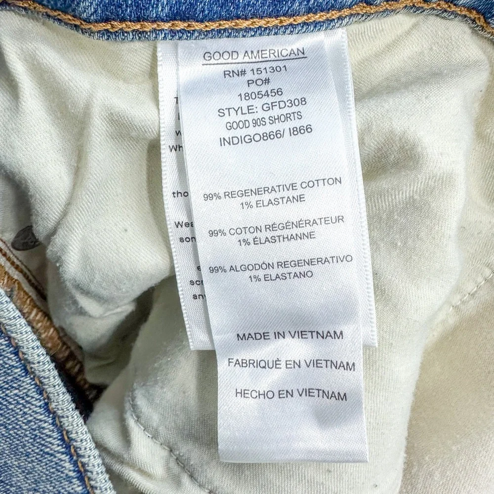 Good American Good 90's Mid Rise Relaxed Denim Shorts - Picture 7 of 7